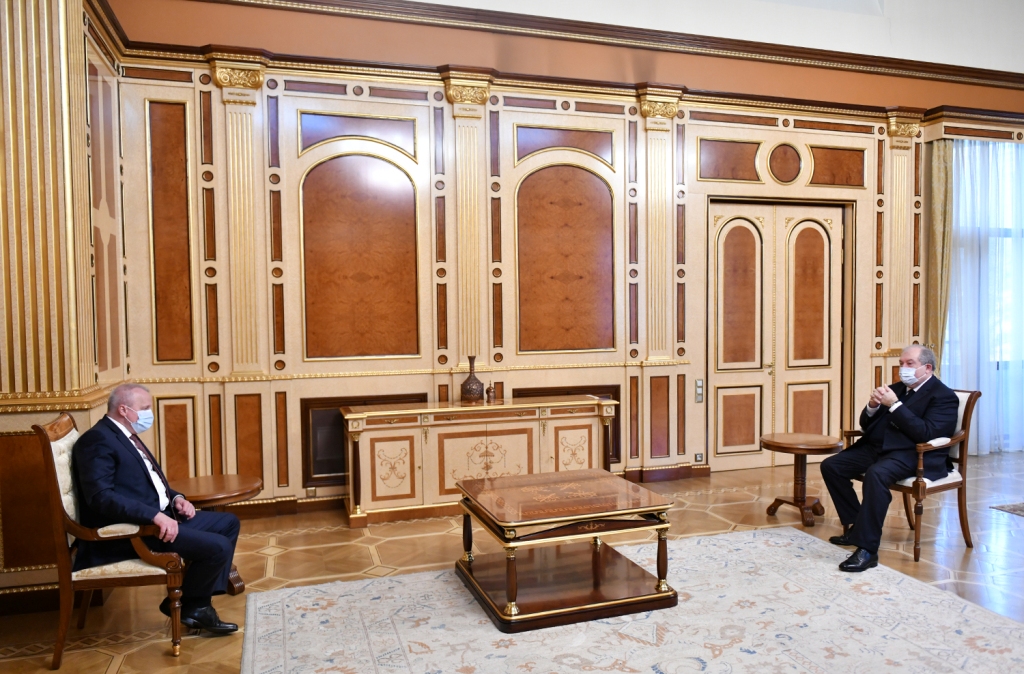 Արմեն Սարգսյանը ՌԴ դեսպանի հետ քննարկել է հայ-ռուսական հարաբերությունների օրակարգի հետ կապված հարցեր