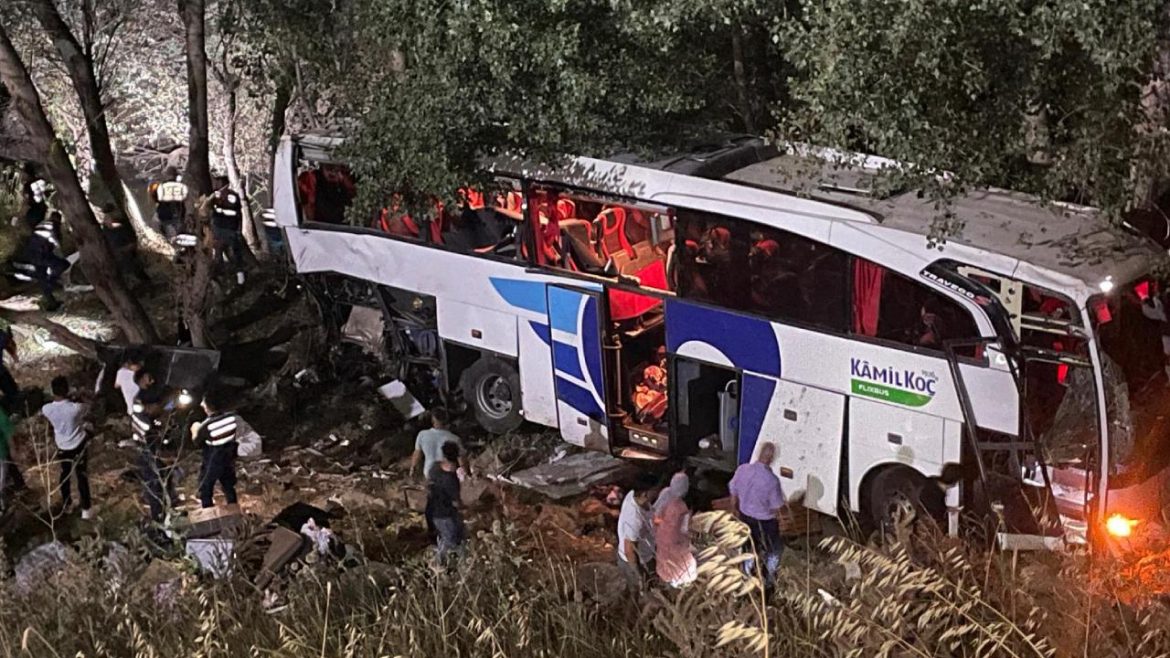 Ավտովթար Թուրքիայում՝ մահացել է 12, վիրավորվել՝ 19 մարդ